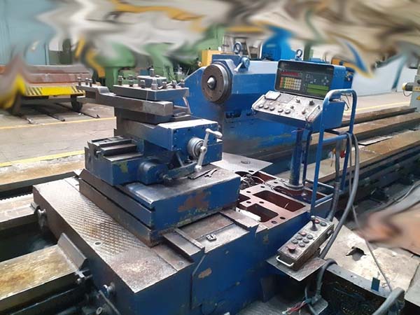 Загальний вигляд токарно-гвинторізного верстата 1А665 1А665 Загальний вигляд токарно-гвинторізного верстата